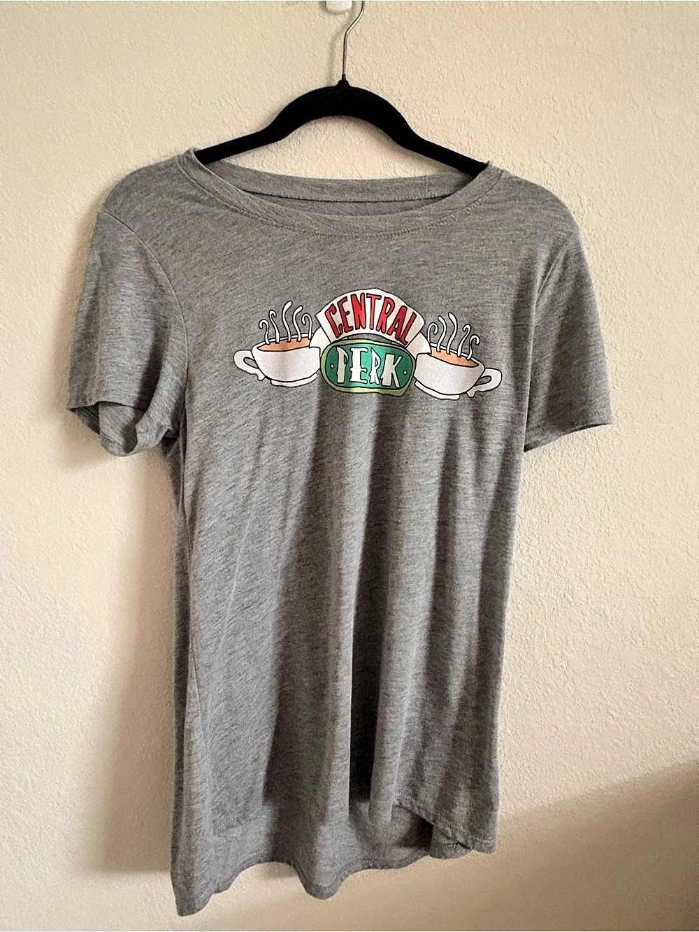 FRIENDS Central Perk T Shirt Women L Gray High Low Hem TV Show Graphic Tee